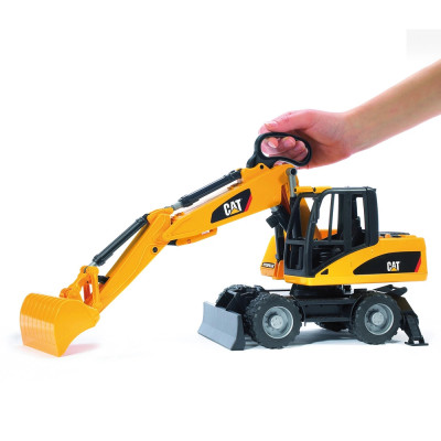 Žaislinis BRUDER ekskavatorius CAT 02445