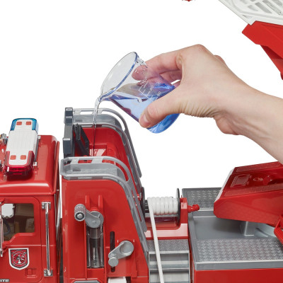 Žaislinė BRUDER gaisrinė su kopėčiomis ir švyturėliais Mack Granite 02821
