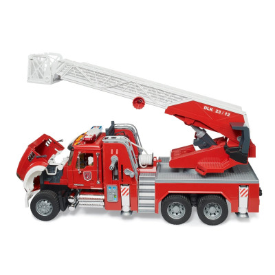 Žaislinė BRUDER gaisrinė su kopėčiomis ir švyturėliais Mack Granite 02821
