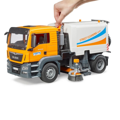 Žaislinė BRUDER gatvių šlavimo mašina MAN TGS 03780