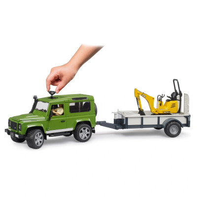 Žaislinis BRUDER visureigis Land Rover Defender su priedais 02593